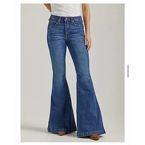 Wrangler Retro High-Rise Wide Leg Jeans in Dark Blue Wash